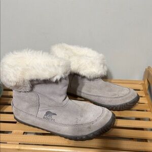 Sorel Light Gray Suede Boots with White Fur